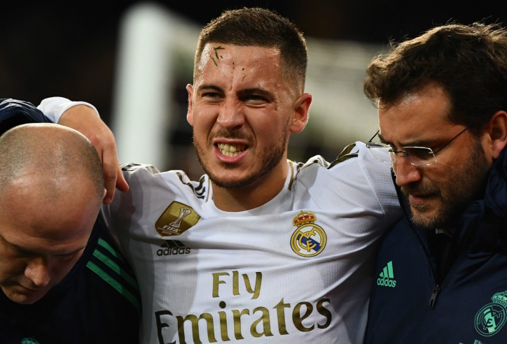 NÓNG: Hazard nghỉ thi đấu hết mùa giải