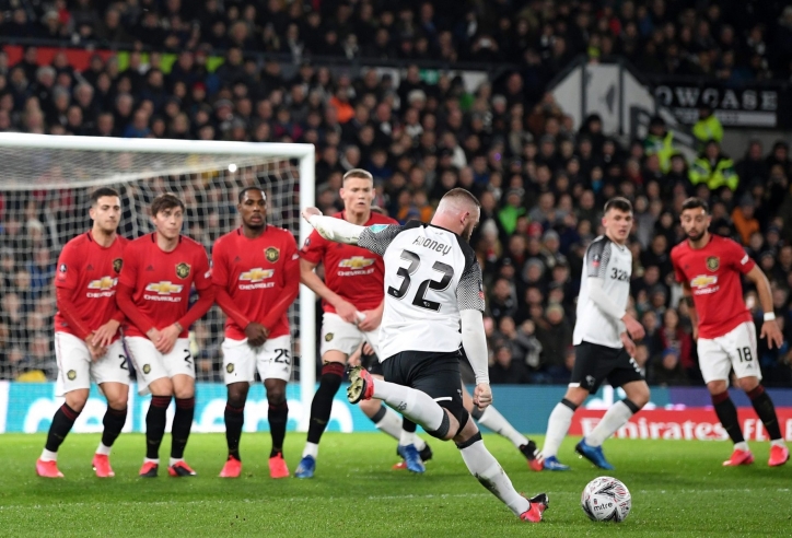 Rooney bất lực trong ngày gặp lại MU