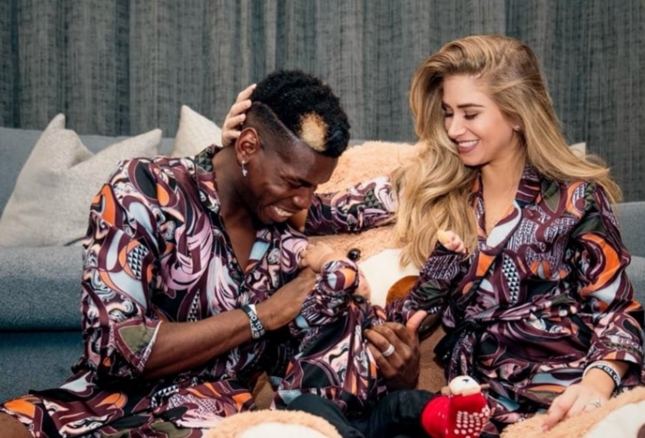 Vợ Pogba sút giấy vệ sinh vào mặt con trai