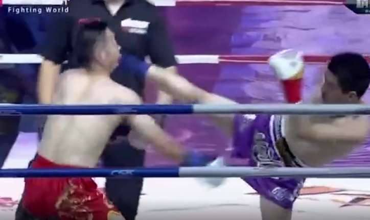 VIDEO: Võ sư Trung Quốc 41 tuổi hạ gục kẻ địch 22 tuổi sau 2 cú đá