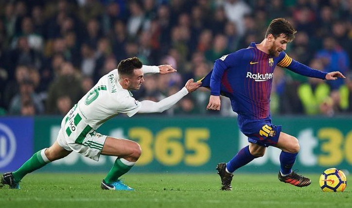 Điều gì xảy ra khi Messi đấu với cầu thủ kém nhất thế giới?