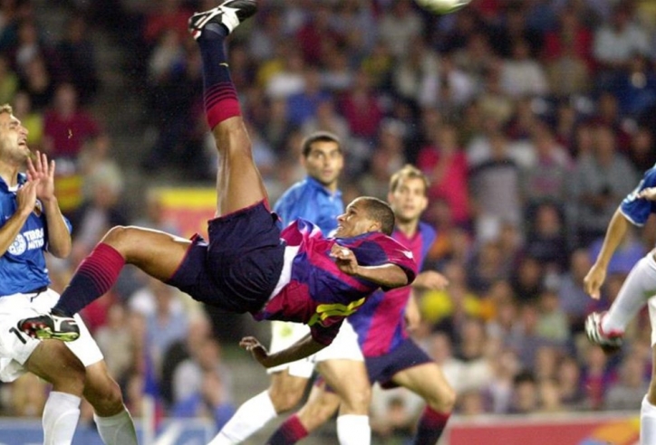 VIDEO: Huyền thoại Barca lập cú hat-trick đỉnh nhất mọi thời đại