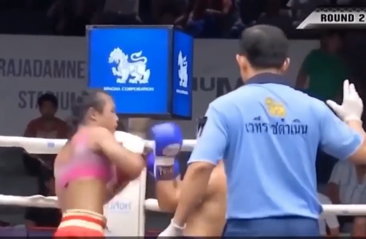 VIDEO: Nữ võ sĩ Muay Thái đối đầu với nam và cái kết bất ngờ