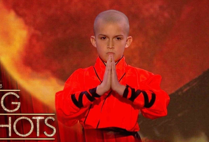 VIDEO: 2 cậu bé người Anh gây sốt với màn biểu diễn Kungfu Thiếu Lâm Tự