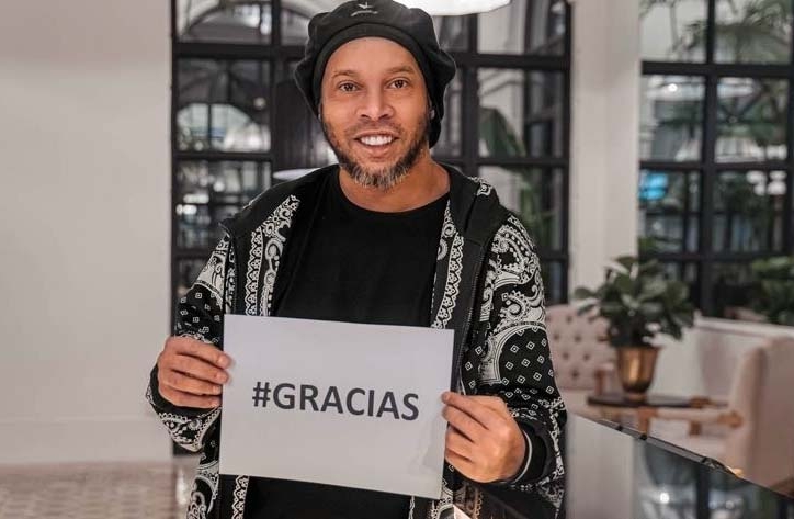 Ronaldinho trải lòng về 60 ngày đánh mất tự do