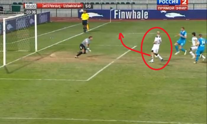 VIDEO: Bắt chước kiểu phối hợp sút penalty và cái kết đắng