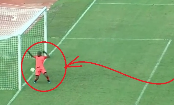 VIDEO: 2 triệu lượt xem cú sút penalty đỉnh cao của 'ăn rùa'