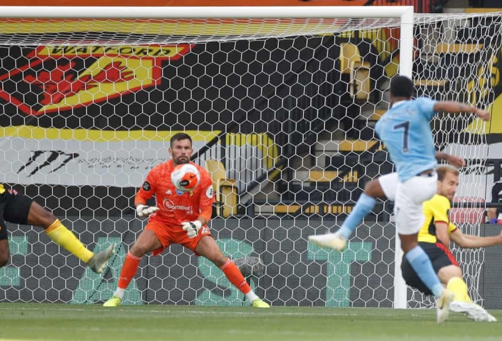 Man City đưa Watford đến gần giải hạng nhất