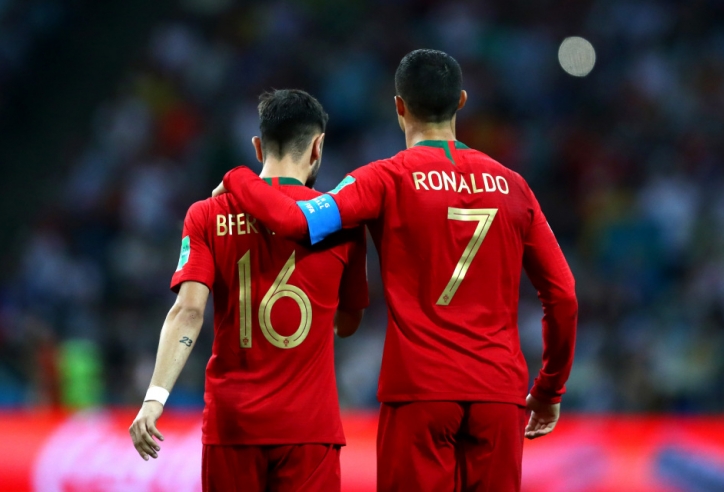 Bruno Fernandes: 'Ronaldo liên tục hỏi tôi về MU'
