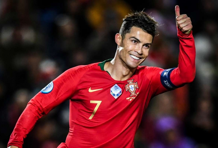 Ronaldo đứng trước cột mốc vĩ đại của bóng đá thế giới