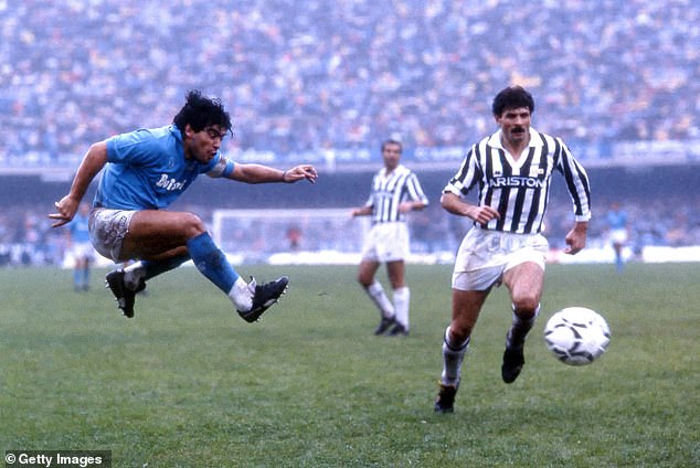 VIDEO: Những bàn thắng kinh điển của Diego Maradona