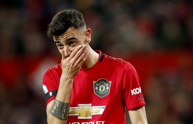 Ryan Giggs lo ngại cho vị trí của Bruno Fernandes