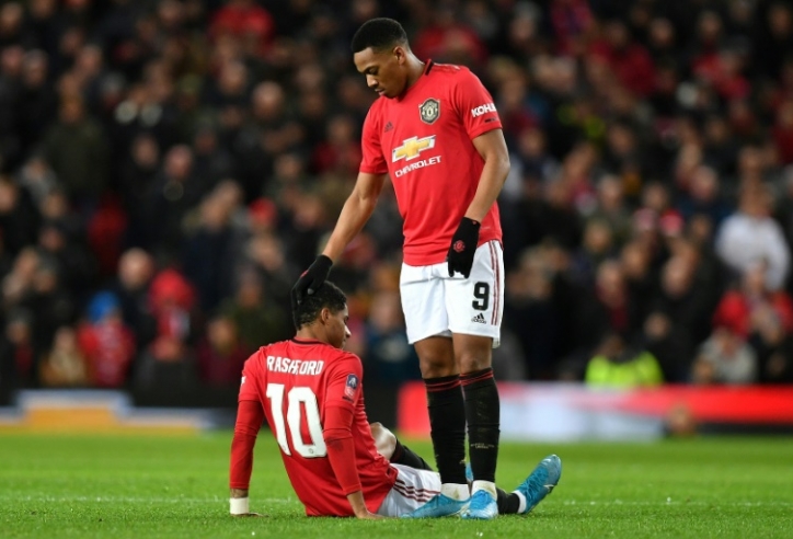 Đội bóng của huyền thoại Liverpool khiến MU gặp khó