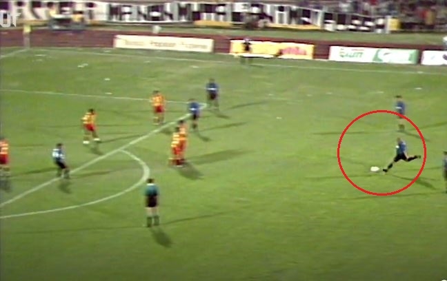 VIDEO: Ronaldo 'béo' và cú đá phạt mang thương hiệu 'quả chuối Carlos'