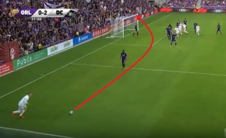 VIDEO: Tuyệt phẩm đá phạt 'đẹp không tì vết' từ góc độ không tưởng