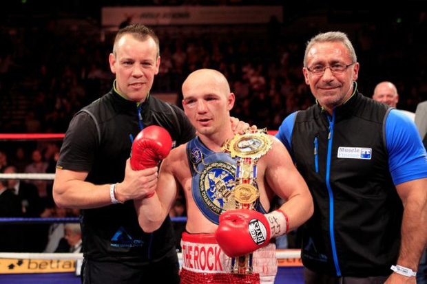Thách thức cựu vương boxing, 'trẻ trâu bàn phím' nhận cái kết đau đớn