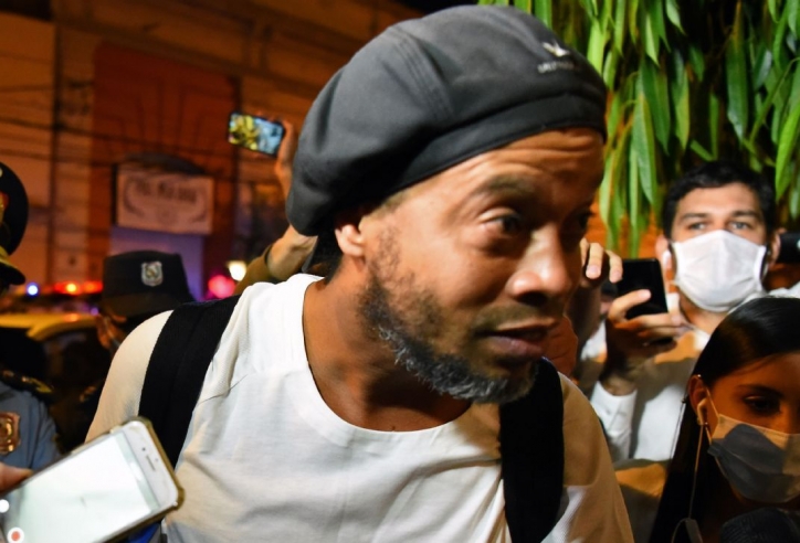 Bạn tù bật khóc vì Ronaldinho