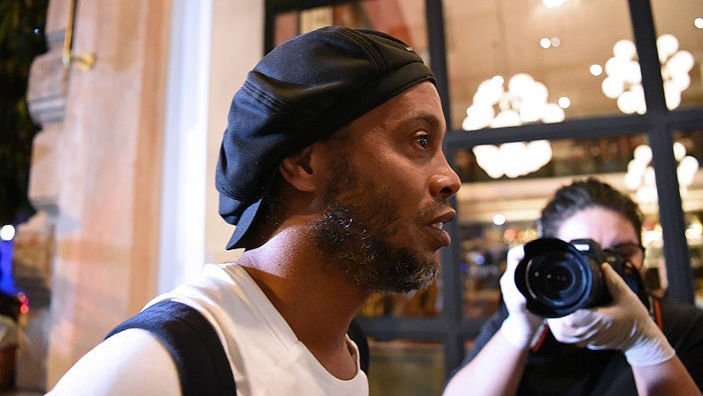 Khách sạn tạo sân bóng mới vì Ronaldinho
