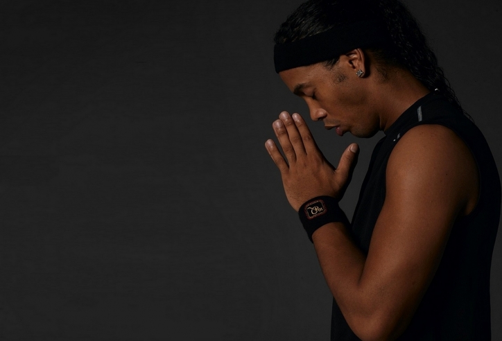 Ronaldinho cầu nguyện để thoát án tại Paraguay