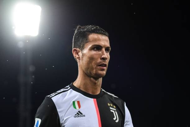 Chơi mờ nhạt, Ronaldo vẫn lập kỉ lục lịch sử