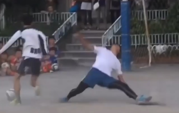 VIDEO: 3 triệu lượt xem pha lừa bóng siêu hạng của cầu thủ châu Á