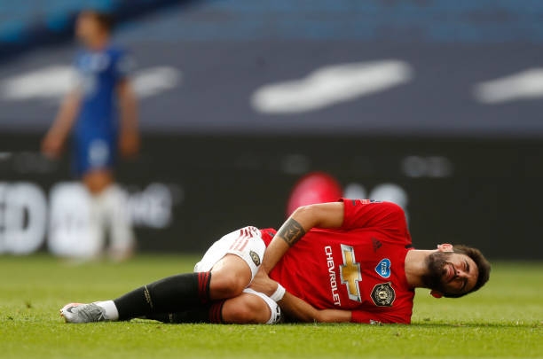 Bruno Fernandes khiến MU mất cả 'núi' tiền