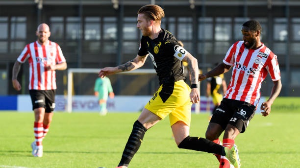 VIDEO: Marcos Reus solo qua 5 cầu thủ và ghi bàn đẳng cấp