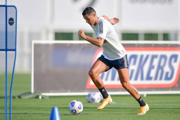 VIDEO: Ronaldo cùng đồng đội chuẩn bị cho trận mở màn Serie A