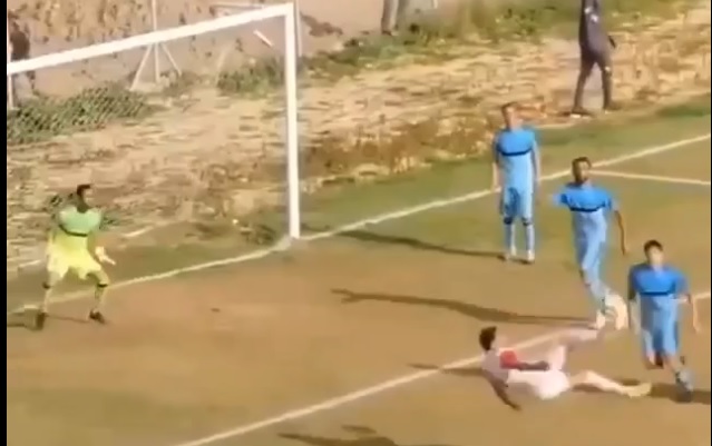 VIDEO: 3 pha 'ngả bàn đèn' liên tiếp tạo siêu phẩm để đời
