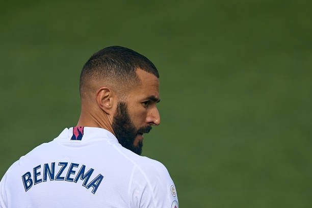 Benzema gửi thông điệp bí ẩn tới HLV Deschamps