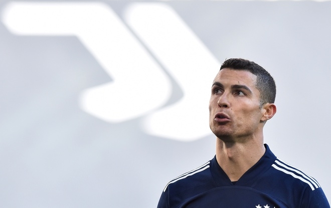 Juventus rút ngắn cách biệt với Milan xuống 7 điểm