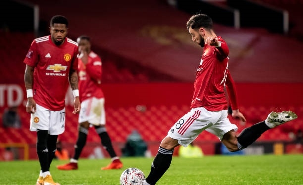 Bàn thắng của Fernandes vào lưới Liverpool là không hợp lệ?