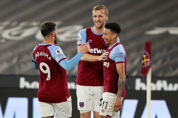 Lingard tỏa sáng giúp West Ham bám sát Chelsea