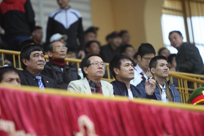 Điểm tin 14/1: Công Vinh ‘phụ tá’ HLV Hữu Thắng đi thị sát sân Vinh