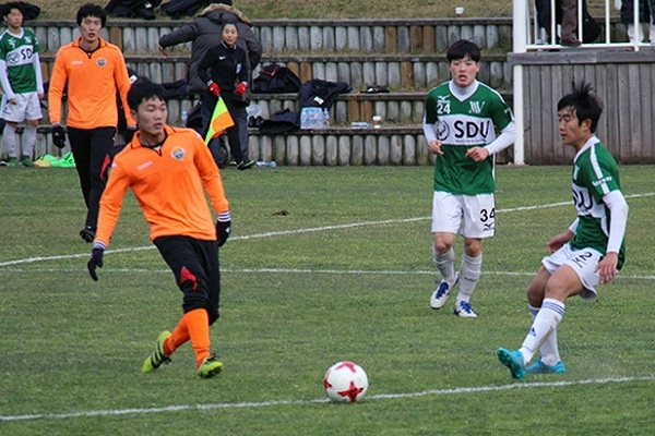 HLV Gangwon FC mừng ra mặt khi chứng kiến Xuân Trường tiếp tục tỏa sáng