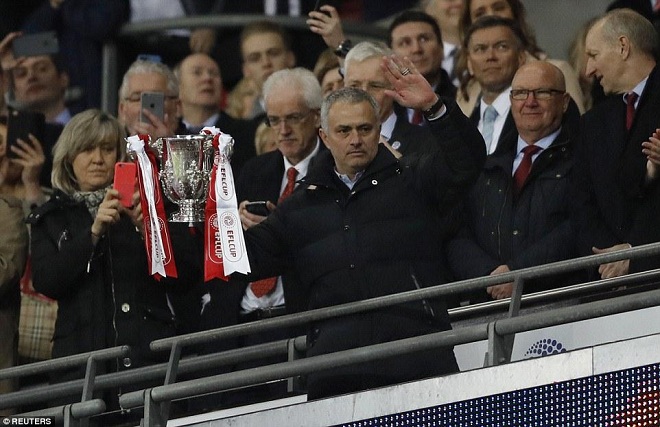 Sir Alex thừa nhận sai lầm khi nói về HLV Mourinho