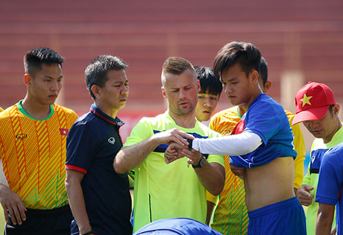 U20 Việt Nam: 4 tuyển thủ tập riêng với chuyên gia Fokel