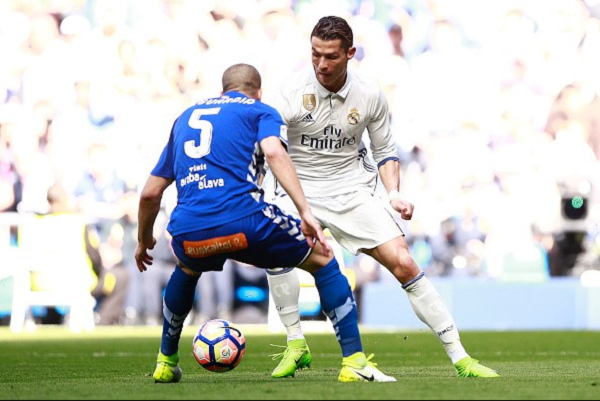 Đè bẹp Alaves, Real Madrid vững vàng ngôi đầu La Liga