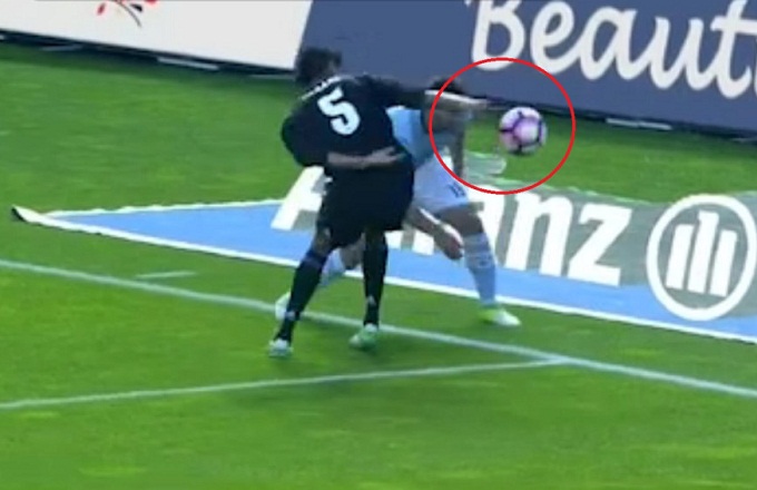 Fan Barca tố cáo Real được trọng tài thiên vị lộ liễu