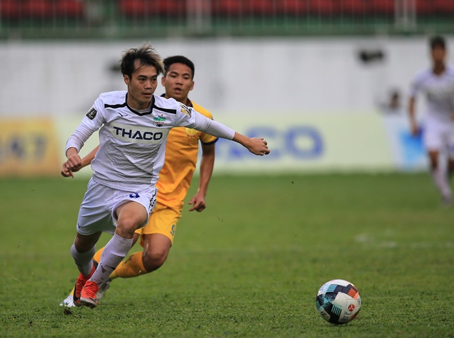 Van Toan awarded V-League best player of May