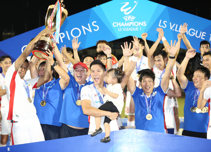Vừa vô địch V-League, Viettel lại sắp gặp chuyện kém vui
