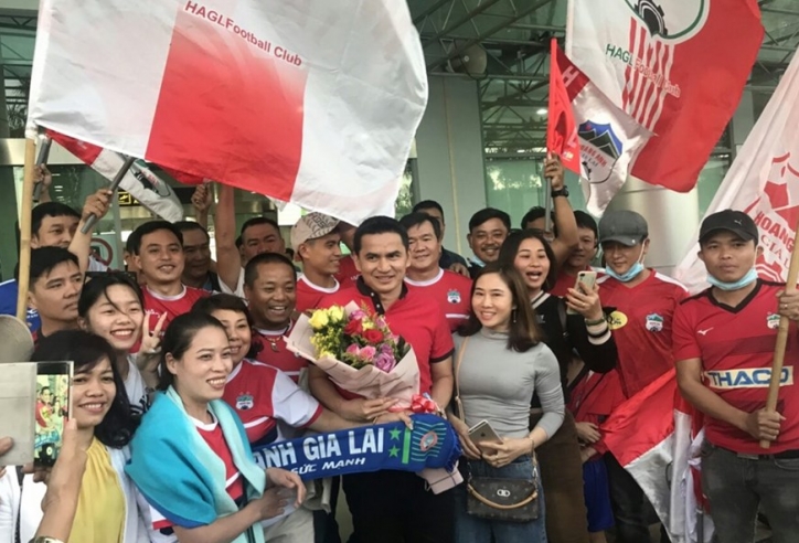 Công Phượng không trở về HAGL cùng Kiatisak