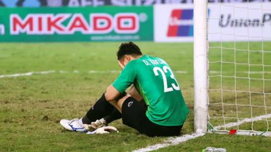Văn Lâm tiếp tục bị 'cảnh cáo' khi chưa thể sang Nhật