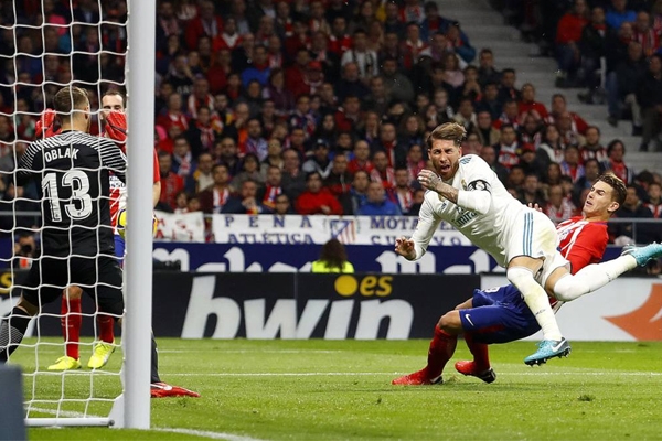 Ronaldo im tiếng, Real chia điểm đáng tiếc trước Atletico