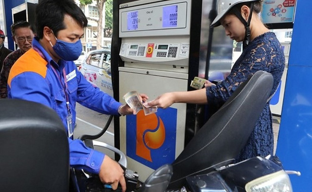 Xe máy điện VinFast vừa ra mắt, giá xăng giảm mạnh