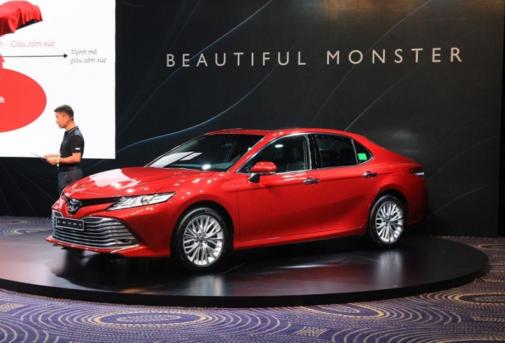 Vì sao Toyota Camry 2019 “gây sốt” với khách Việt?