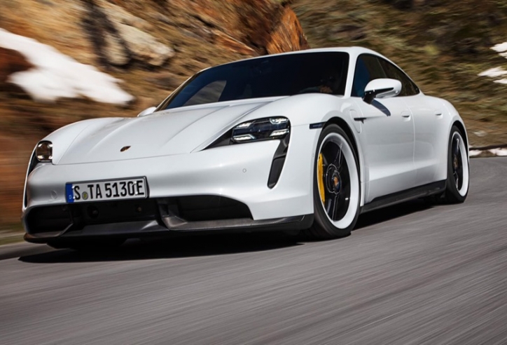 Porsche Taycan 2020 trình làng, 'câu trả lời' cho Tesla Model S