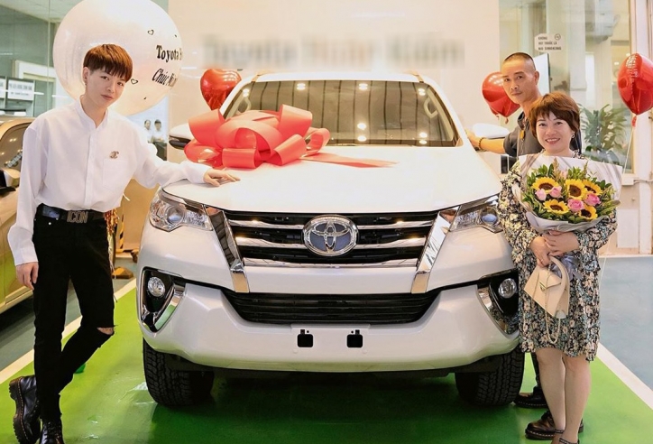 Có Range Rover Evoque, ca sĩ Đức Phúc tậu thêm cả Toyota Fortuner