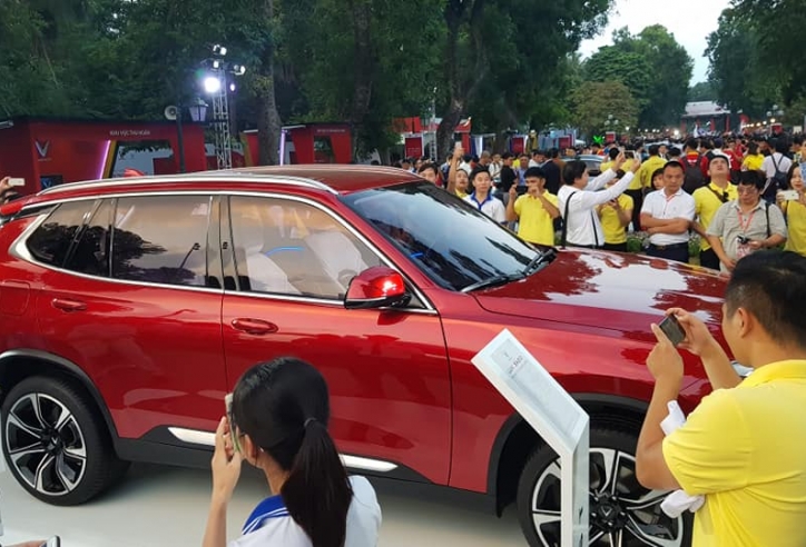 VinFast ưu đãi lớn cho khách hàng mua xe Lux, Fadil