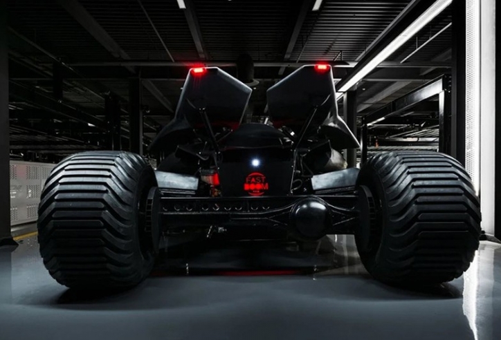Siêu xe Batmobile trong phim Batman được rao bán gần 20 tỷ đồng